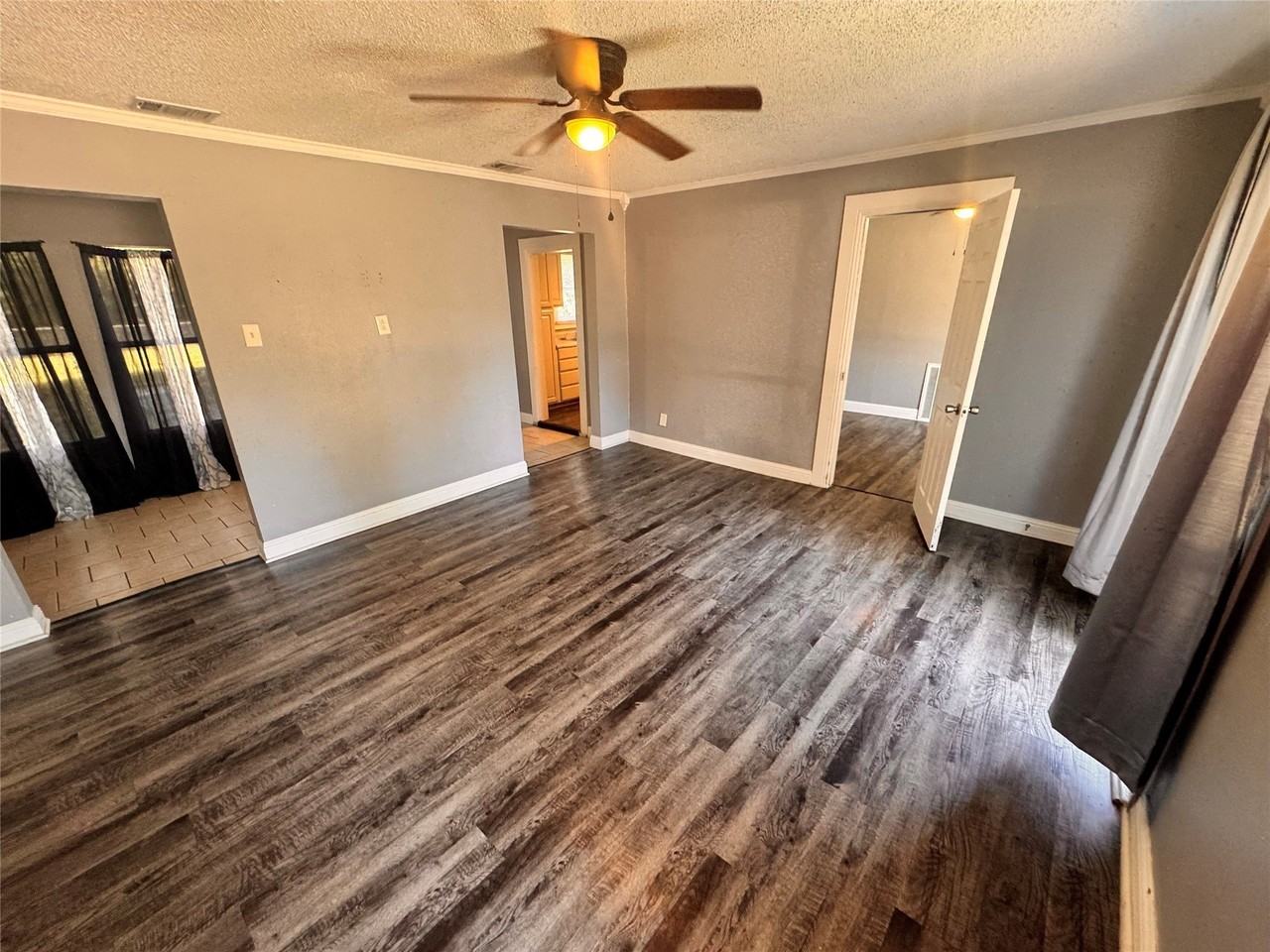 130 W Avenue D - Photo 2 of 13