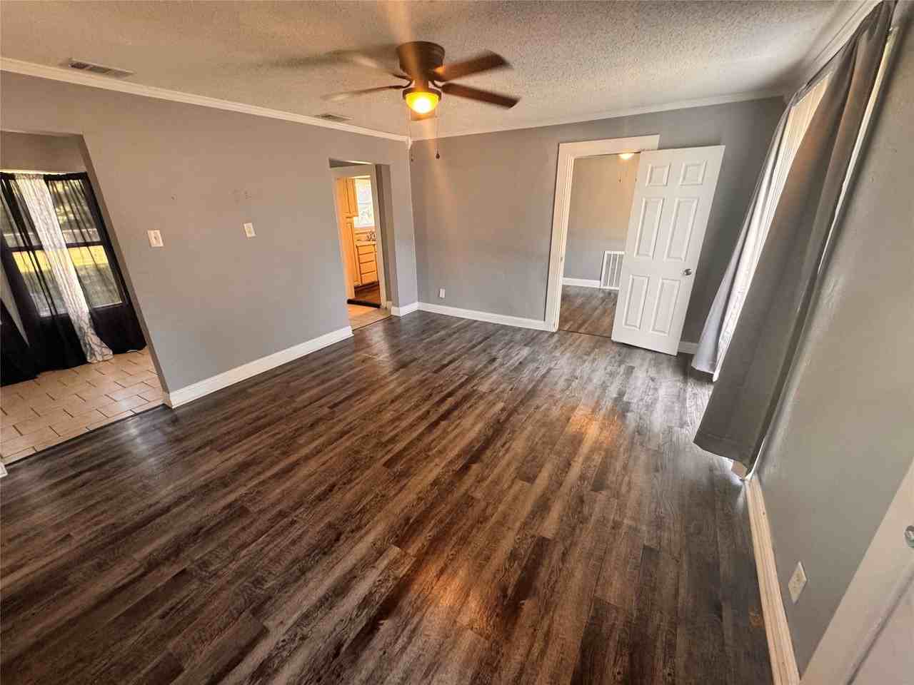 130 W Avenue D - Photo 3 of 13