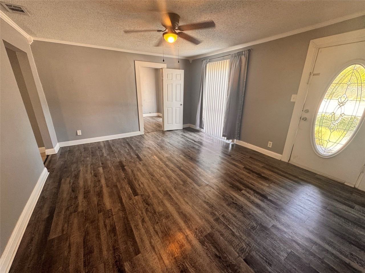 130 W Avenue D - Photo 4 of 13