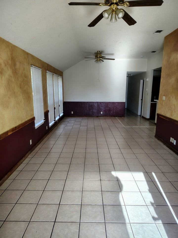 218 King Ln - Photo 2 of 14