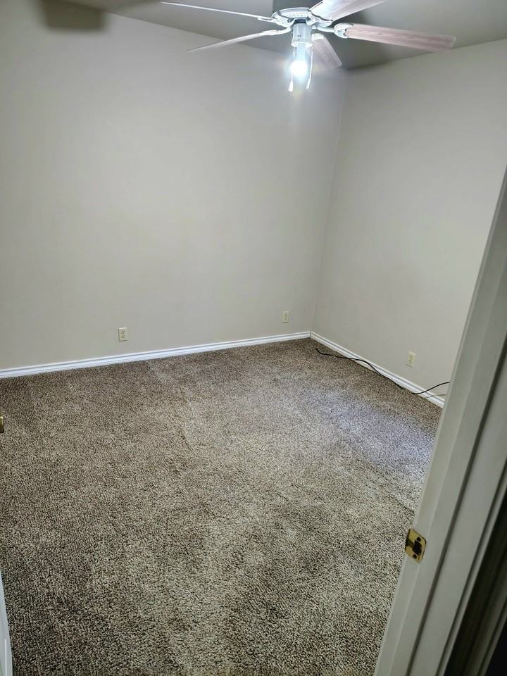 218 King Ln - Photo 4 of 14