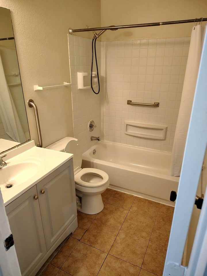 218 King Ln - Photo 7 of 14