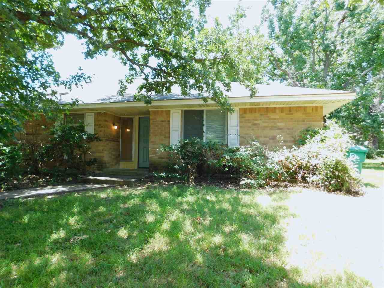 2204 Canterbury Ct - Photo 2 of 27
