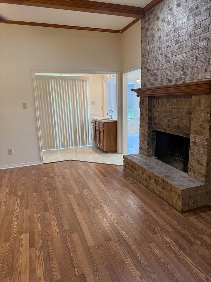 12922 Chandler Dr - Photo 3 of 10