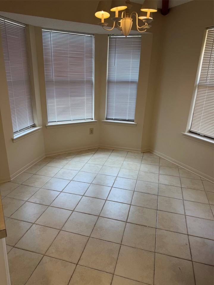 12922 Chandler Dr - Photo 6 of 10