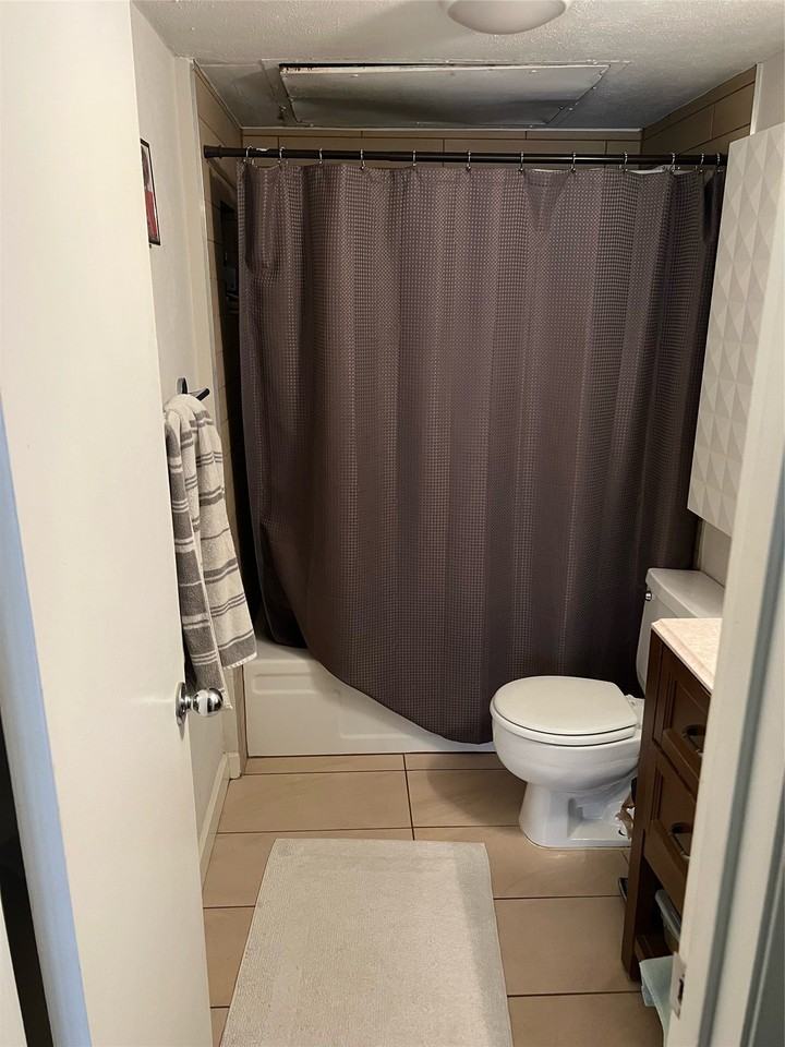 4231 Gilbert Ave #201 - Photo 3 of 5