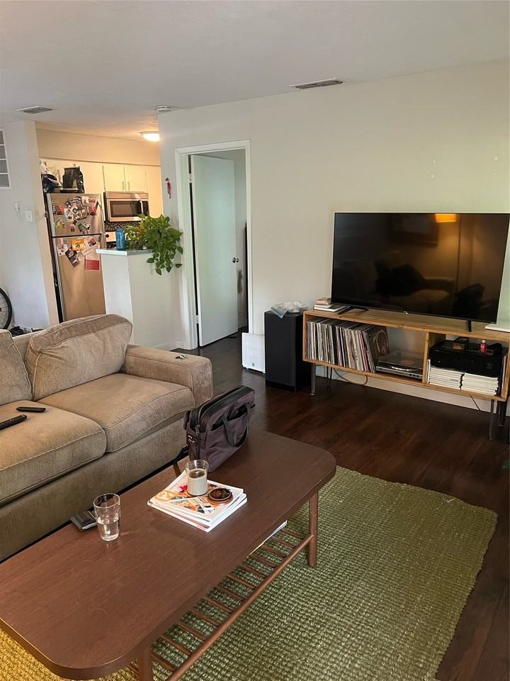 4231 Gilbert Ave #201 - Photo 4 of 5