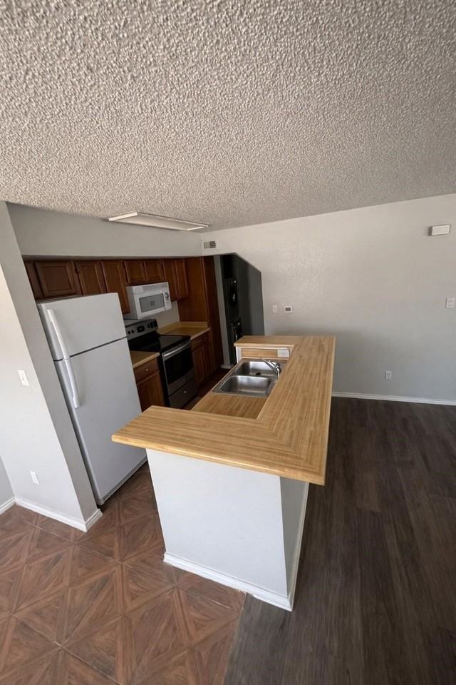 9823 Walnut St #L205 - Photo 3 of 7