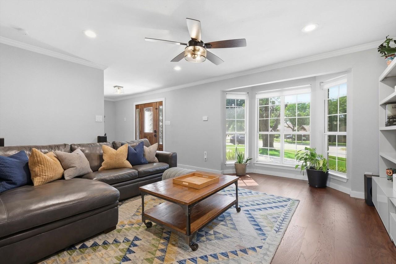 1641 Fuqua Dr - Photo 3 of 33