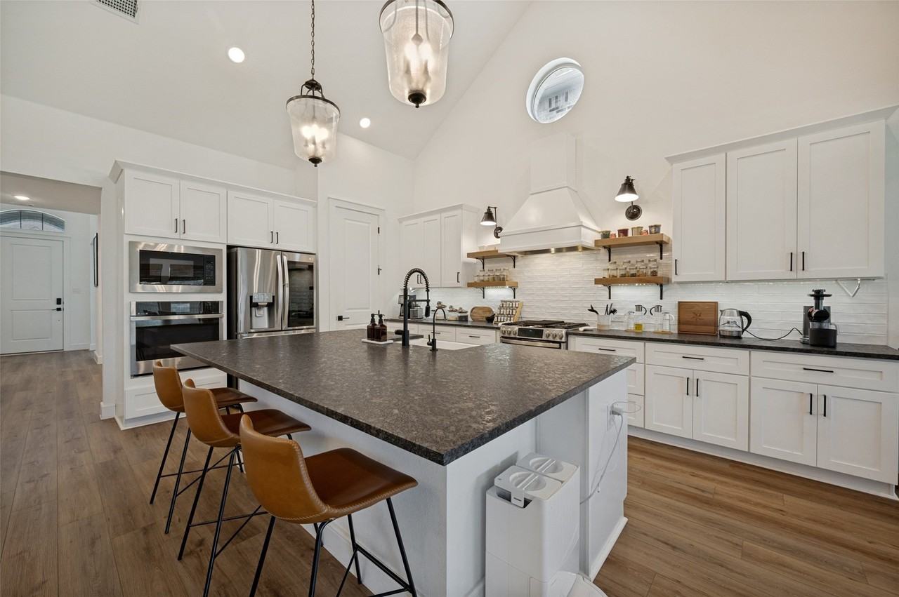 724 Danbury St - Photo 3 of 30