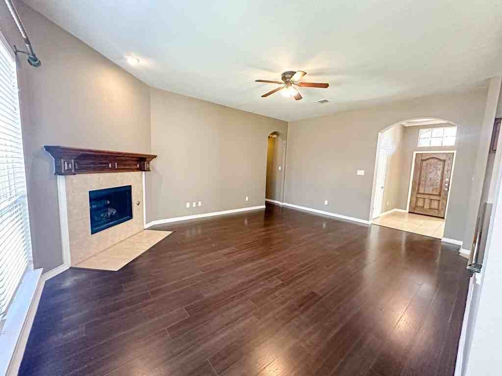 1715 Nestledown Dr - Photo 4 of 29