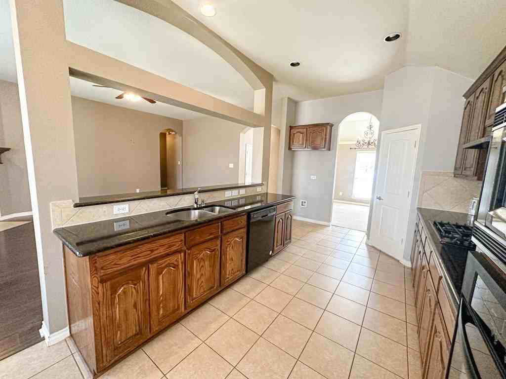 1715 Nestledown Dr - Photo 5 of 29