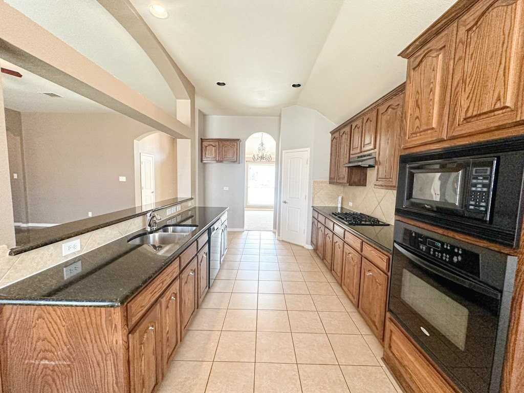 1715 Nestledown Dr - Photo 6 of 29