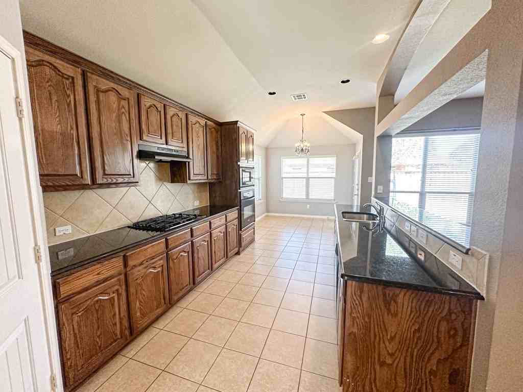 1715 Nestledown Dr - Photo 7 of 29