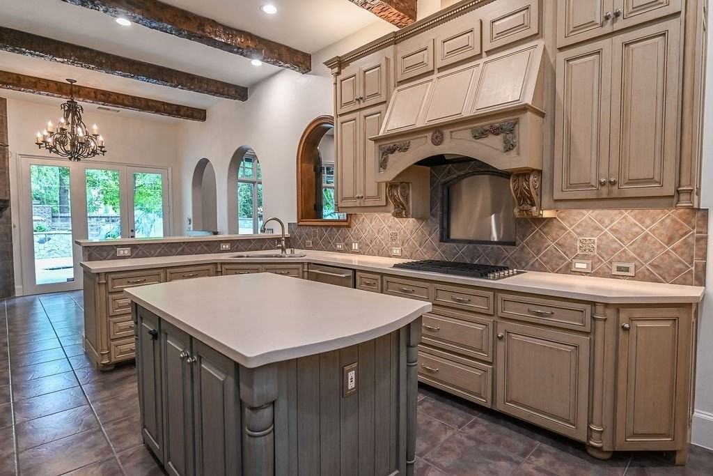 711 Lexington Ave - Photo 6 of 38