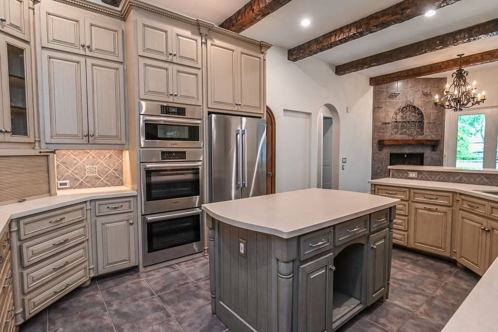 711 Lexington Ave - Photo 7 of 38