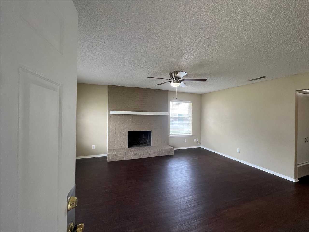 7041 Crosstimbers Ln - Photo 3 of 16