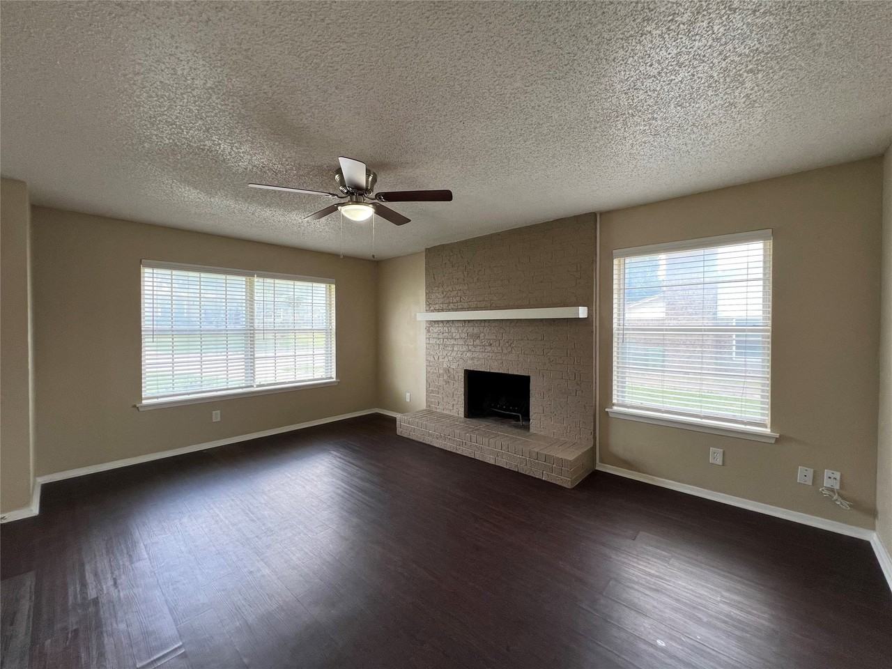7041 Crosstimbers Ln - Photo 4 of 16