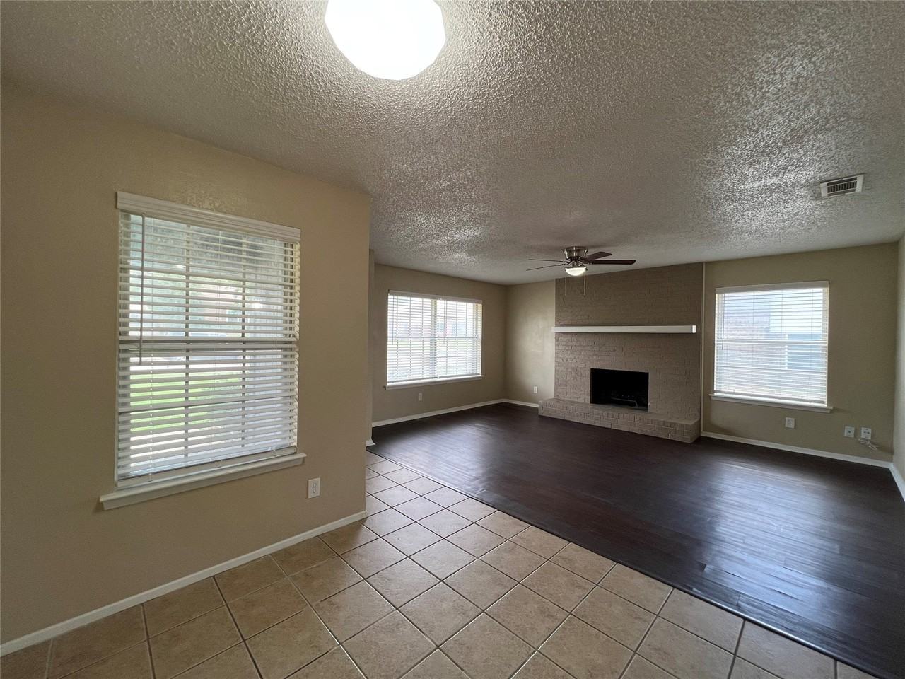 7041 Crosstimbers Ln - Photo 6 of 16