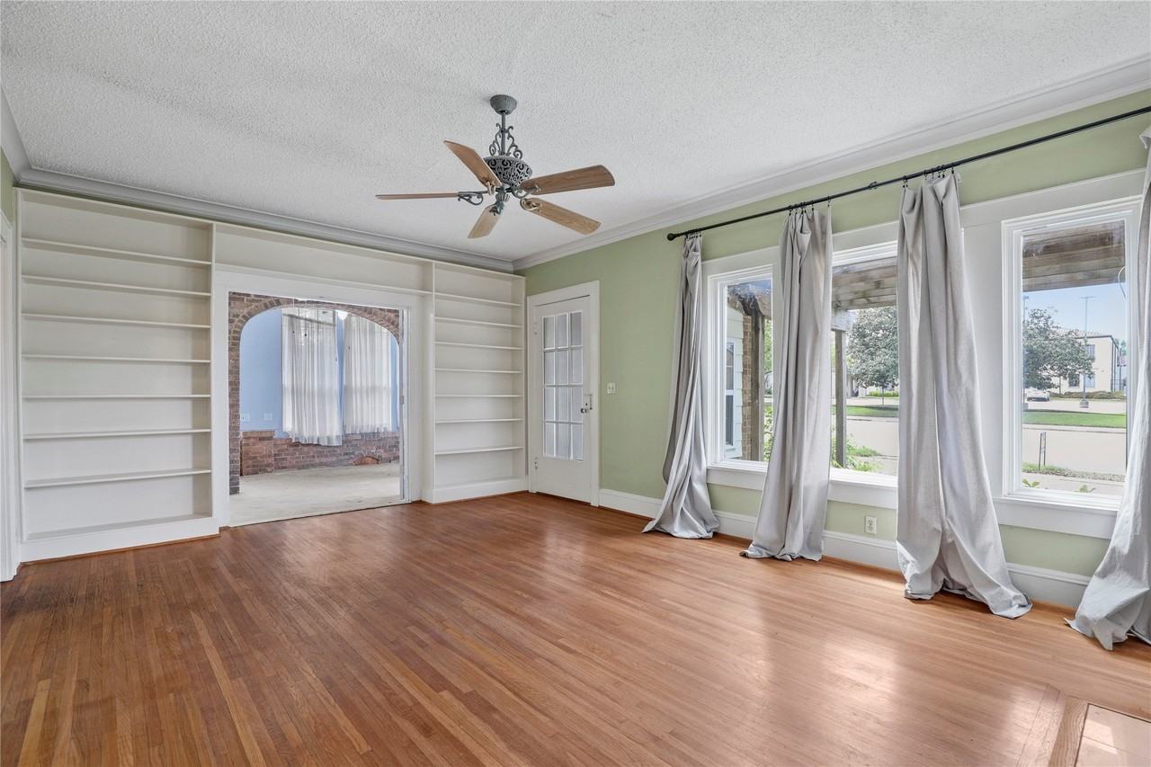 2625 S University Dr - Photo 4 of 15