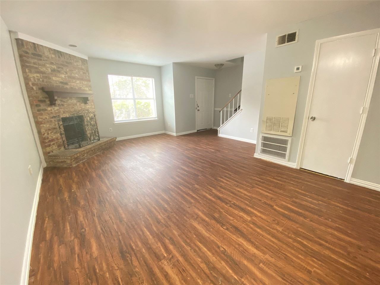 207 Country Bend Dr - Photo 4 of 20
