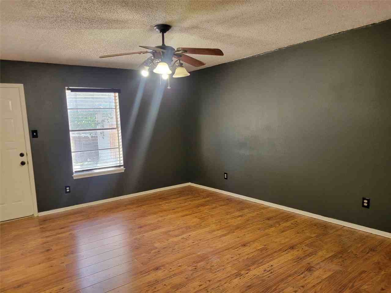1411 Clearfield Dr - Photo 6 of 20