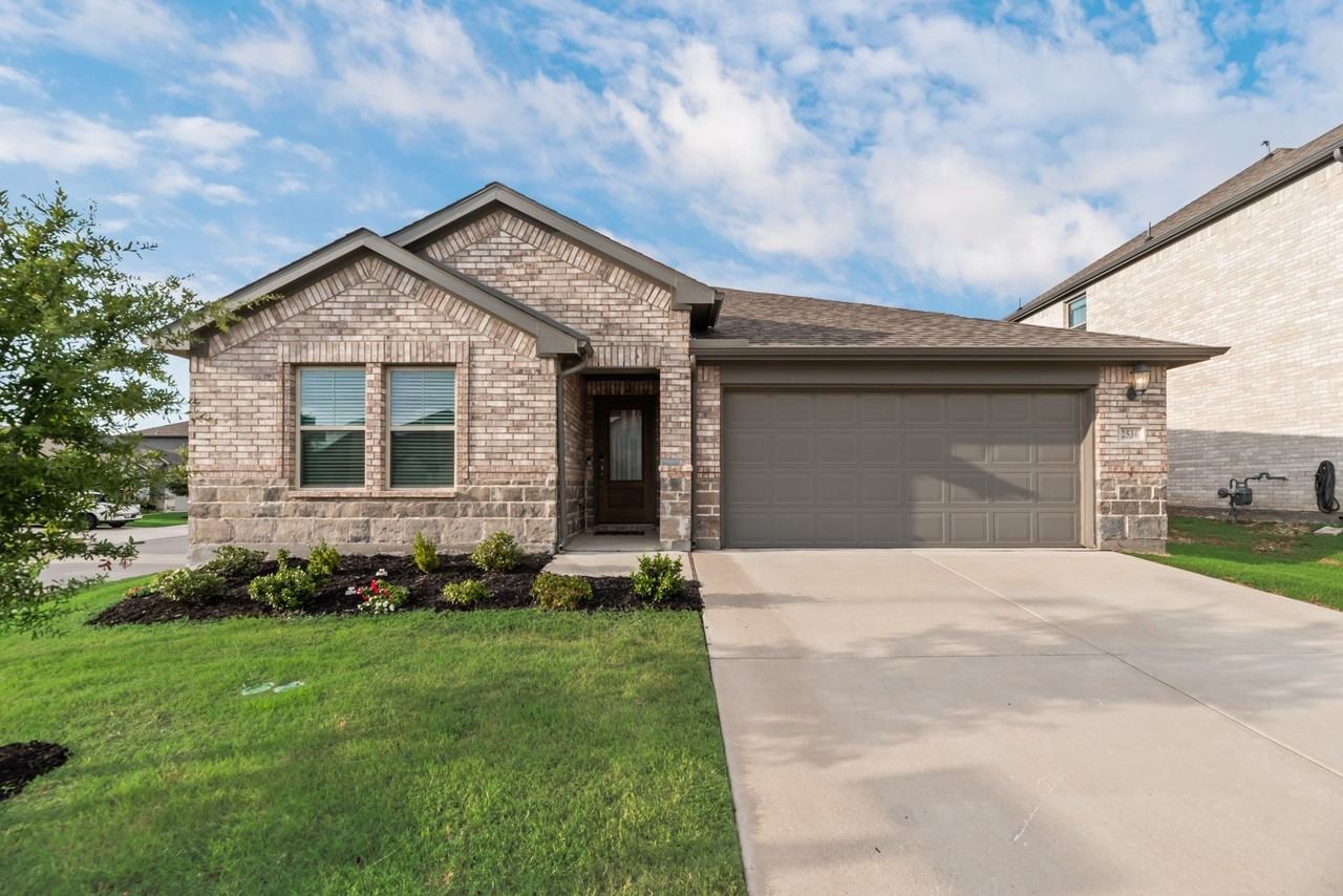 2536 Peoria Dr - Photo 2 of 37