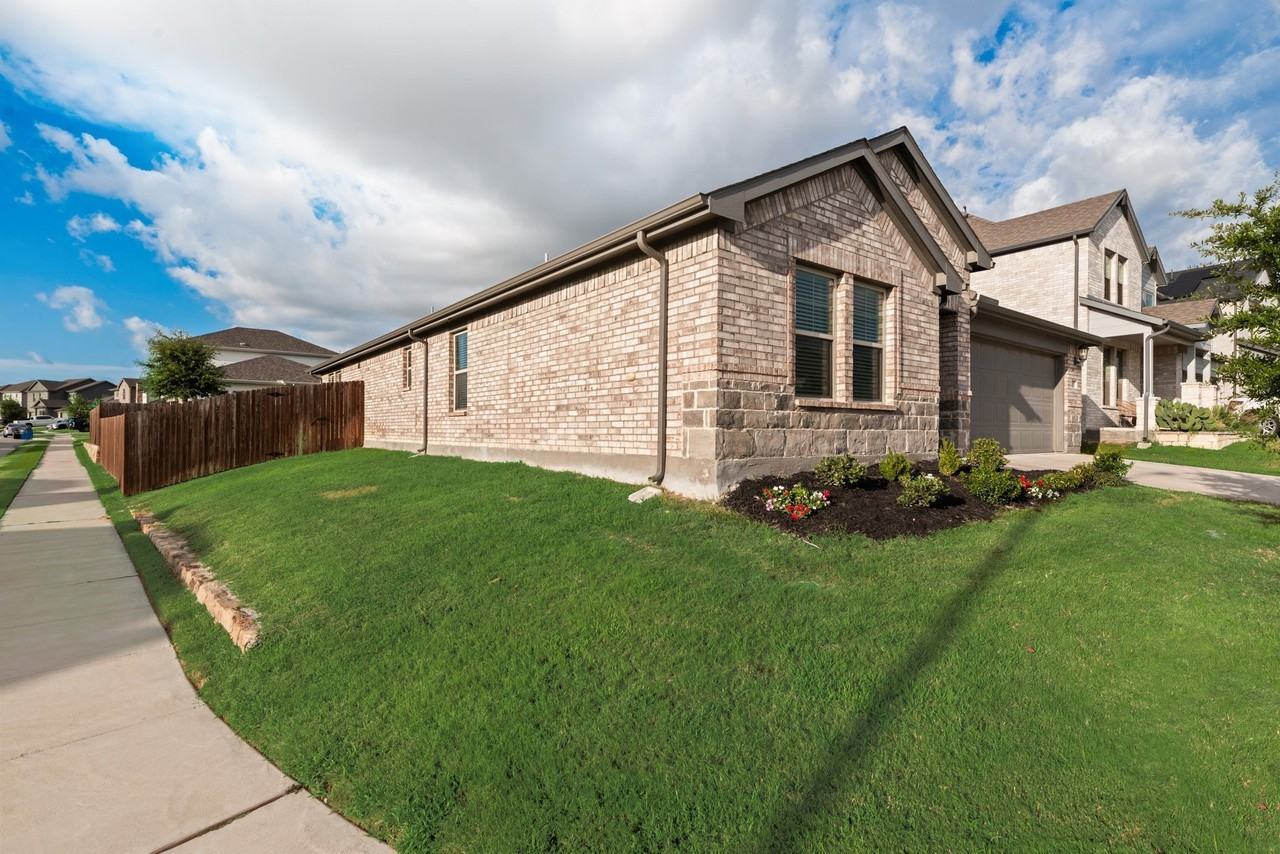 2536 Peoria Dr - Photo 3 of 37
