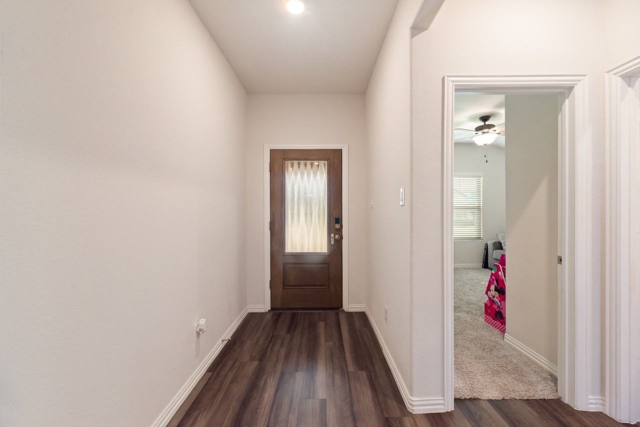 2536 Peoria Dr - Photo 6 of 37