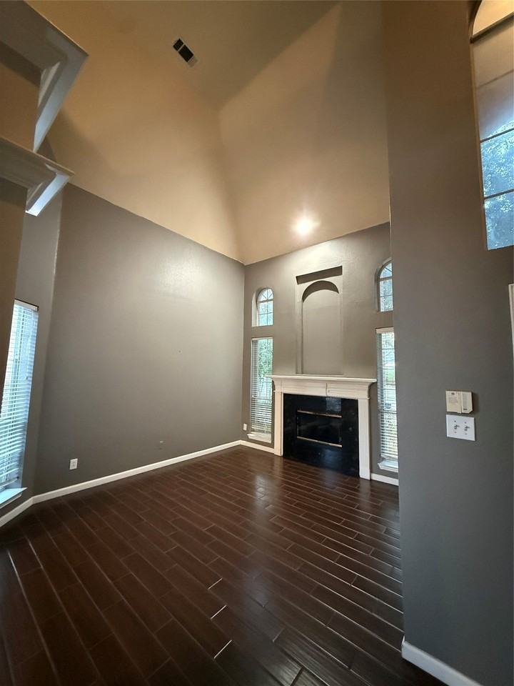 9702 Windy Hollow Dr - Photo 4 of 24
