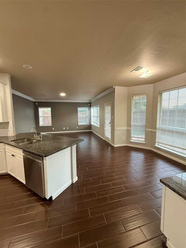 9702 Windy Hollow Dr - Photo 7 of 24