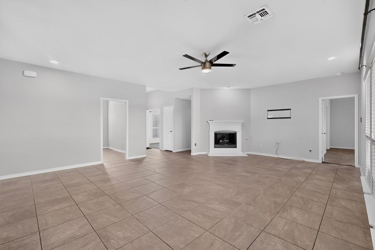 997 Shady Lane Dr - Photo 5 of 39