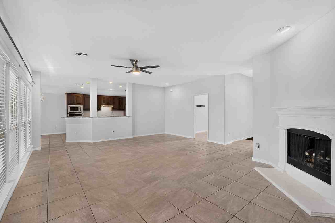 997 Shady Lane Dr - Photo 6 of 39