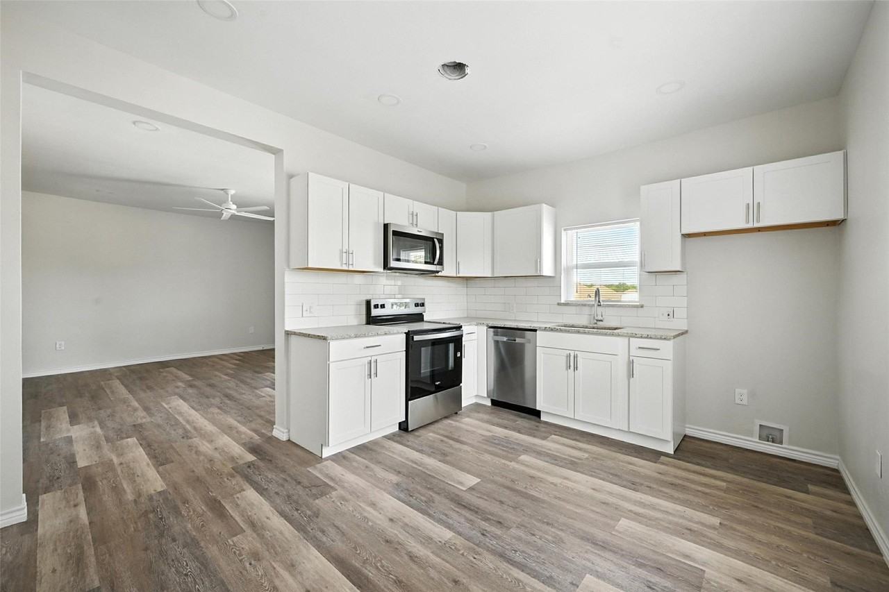 412 3rd St - Photo 2 of 20