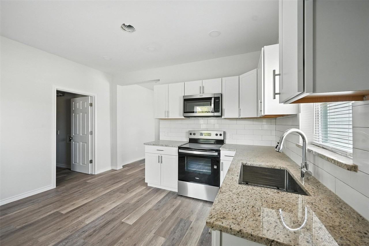412 3rd St - Photo 4 of 20