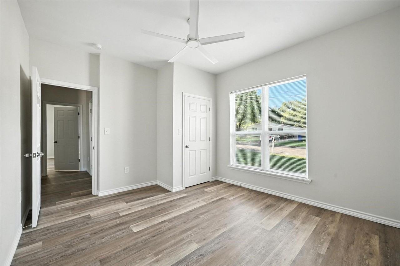 412 3rd St - Photo 5 of 20