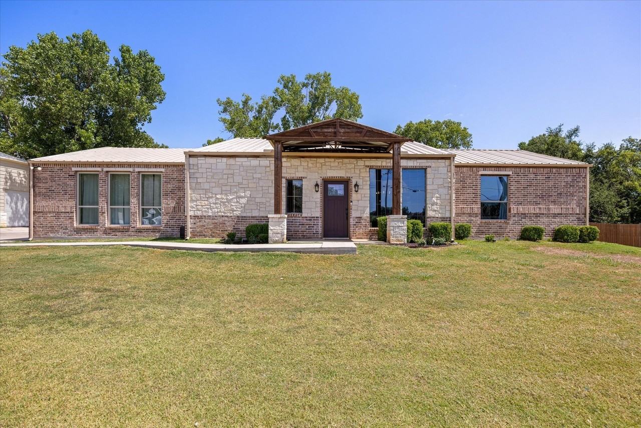 3119 Bob White Dr - Photo 3 of 40
