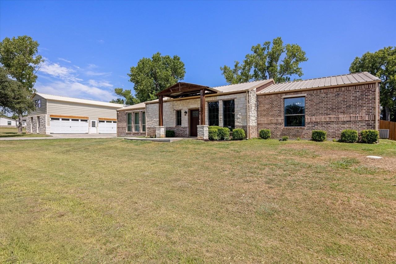 3119 Bob White Dr - Photo 4 of 40