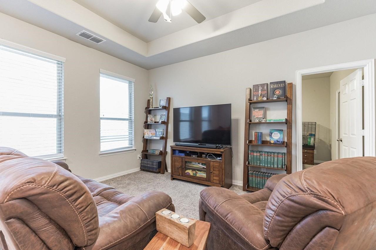 14800 Belclaire Ave - Photo 4 of 12