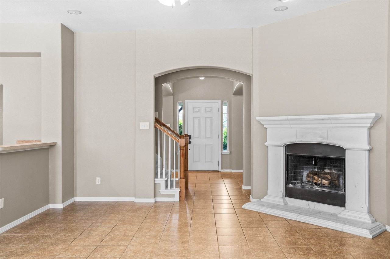141 Shumard Dr - Photo 5 of 37
