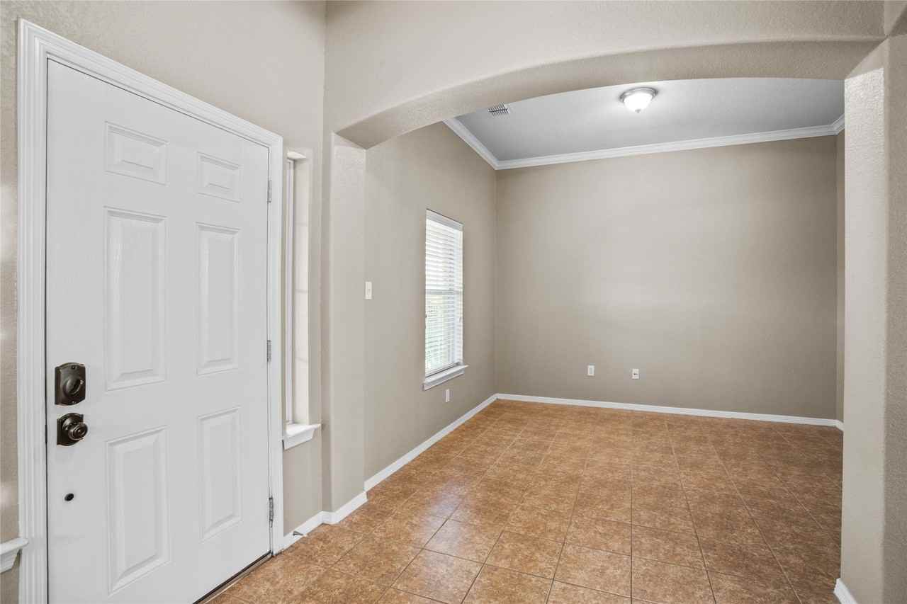 141 Shumard Dr - Photo 6 of 37