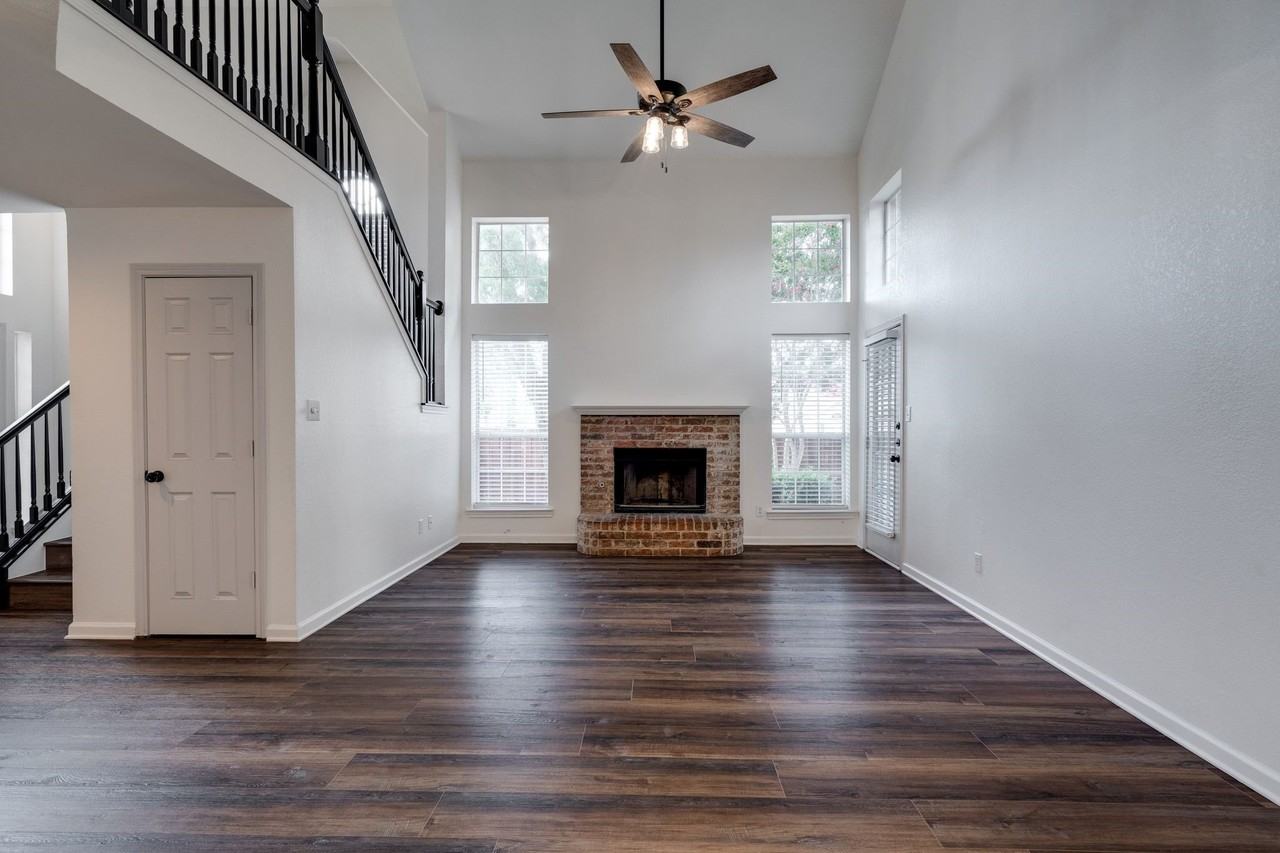 947 Winterstone Dr - Photo 2 of 20