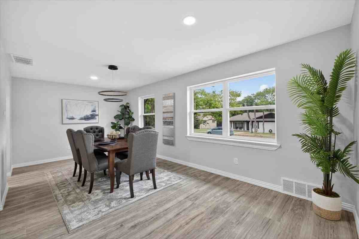 3330 Sharpview Ln - Photo 6 of 34