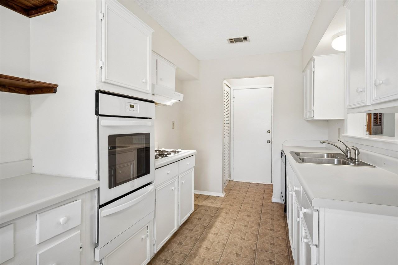 511 Cambridge Dr - Photo 3 of 15