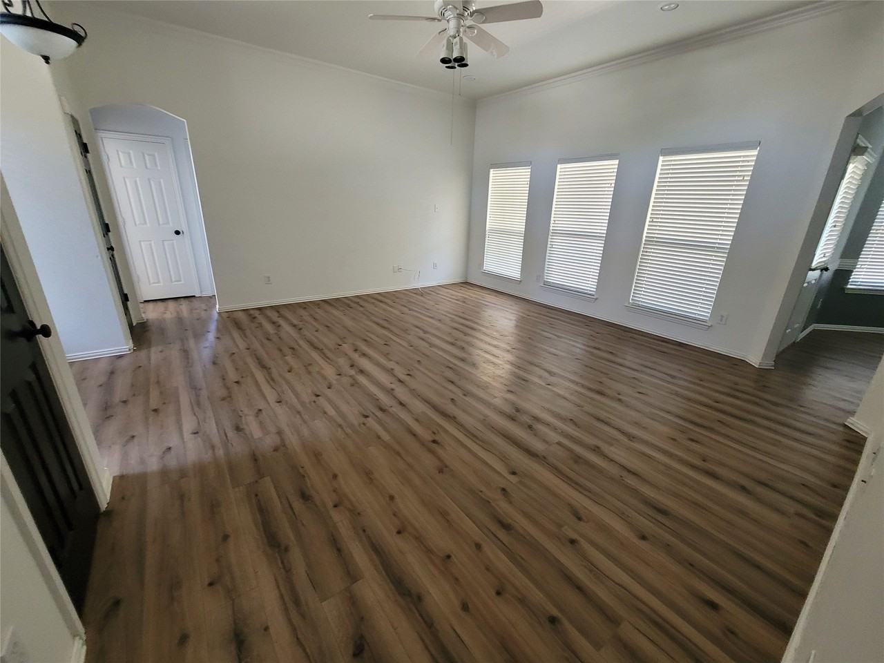205 Willow Creek Dr - Photo 3 of 15