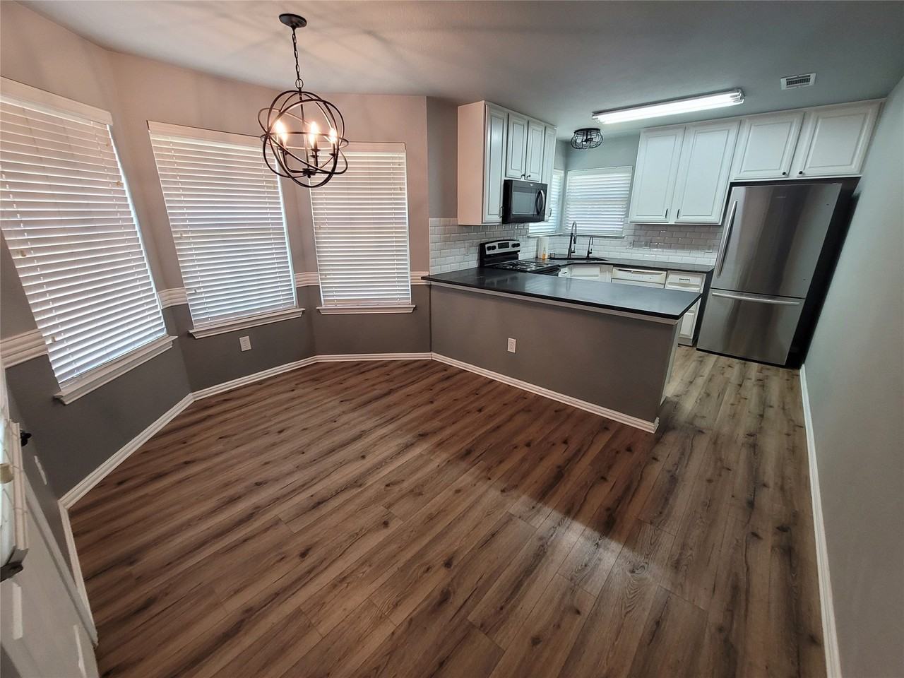 205 Willow Creek Dr - Photo 4 of 15