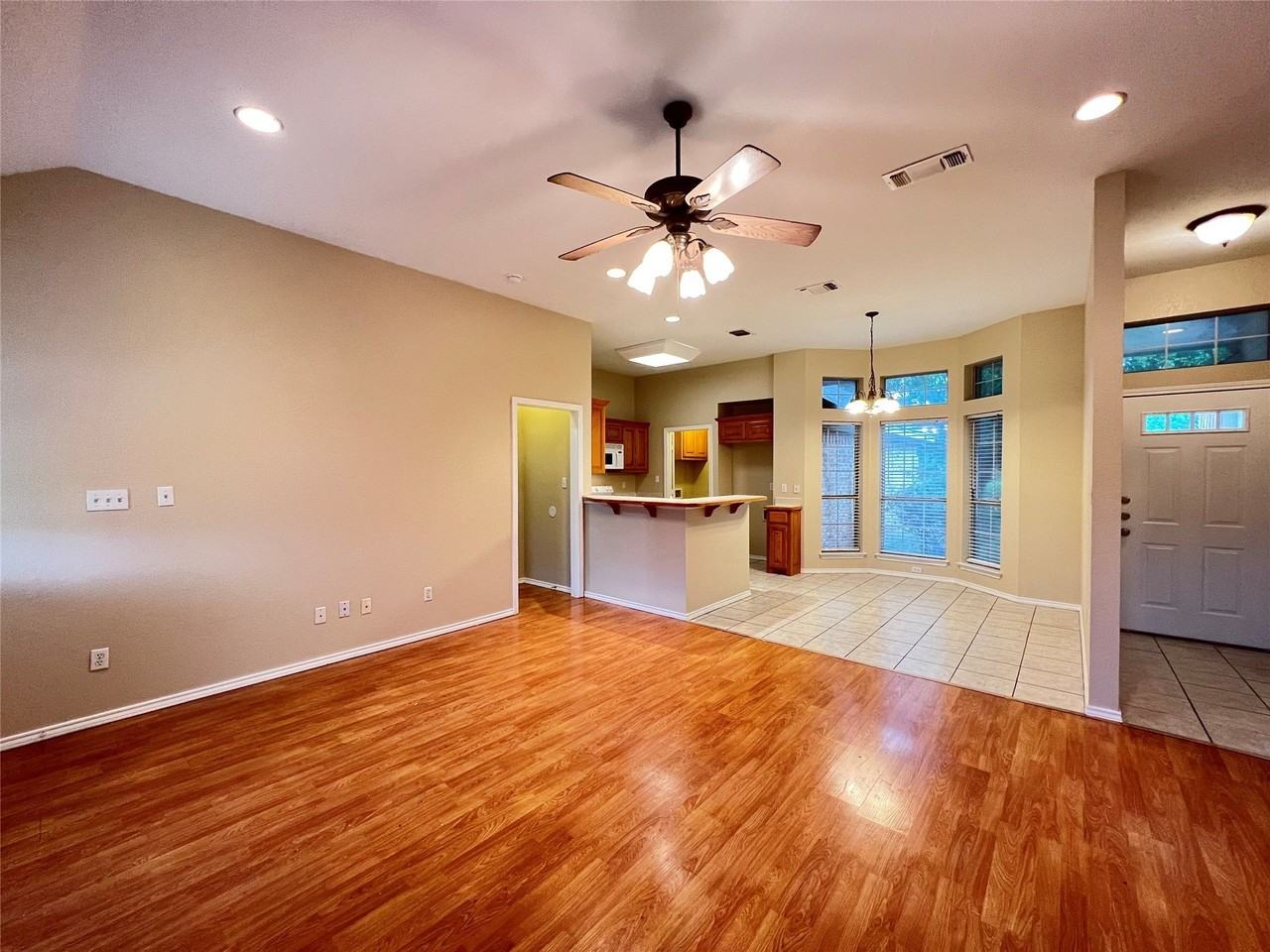 788 Robin Ct - Photo 3 of 19