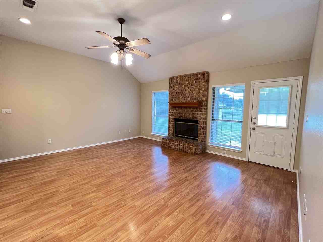 788 Robin Ct - Photo 4 of 19