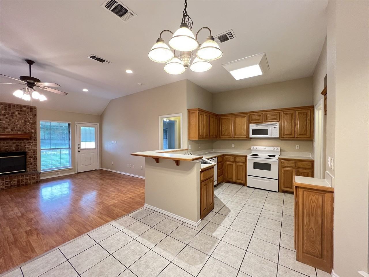 788 Robin Ct - Photo 6 of 19