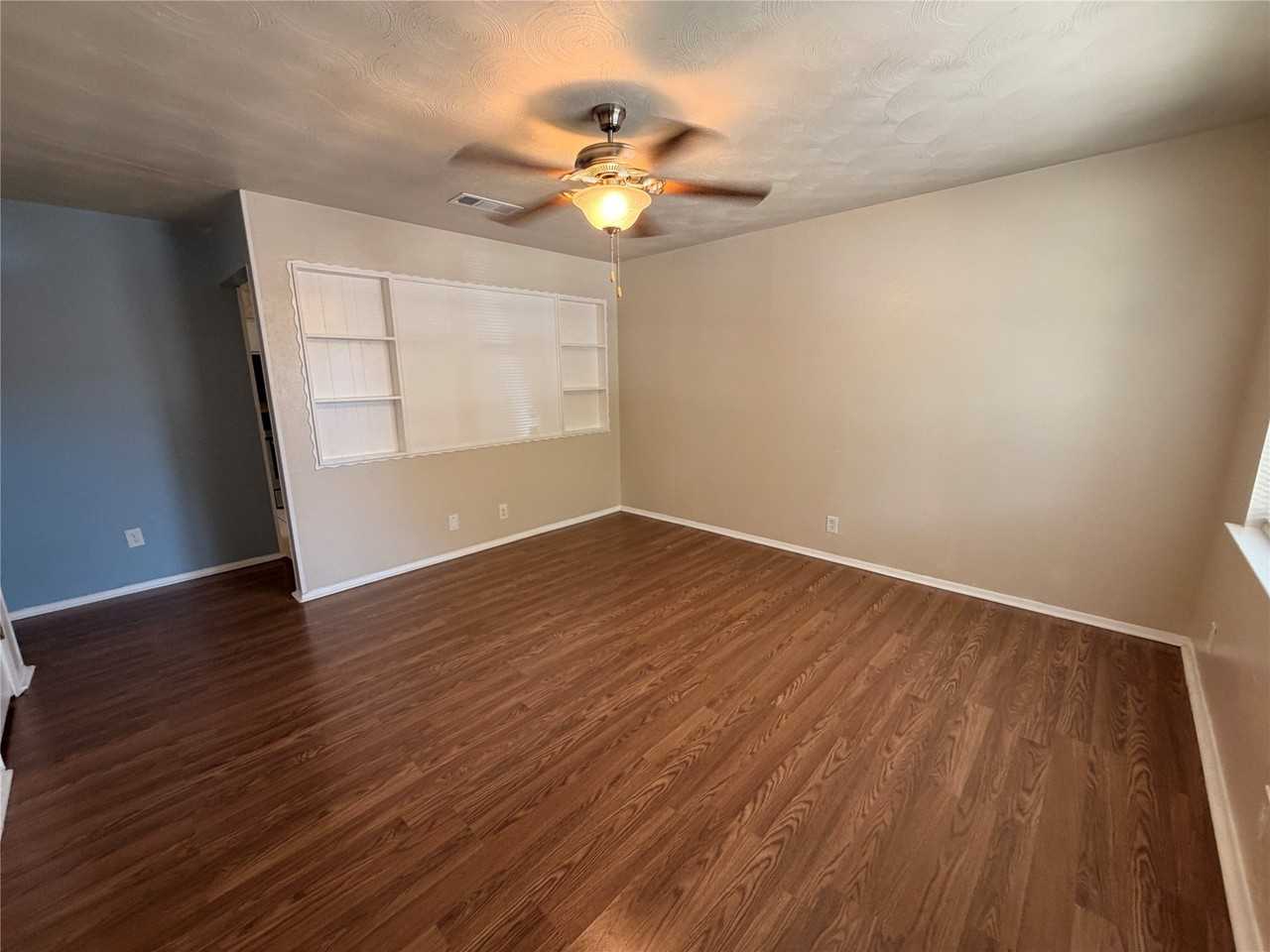 825 Bryan Dr - Photo 2 of 13